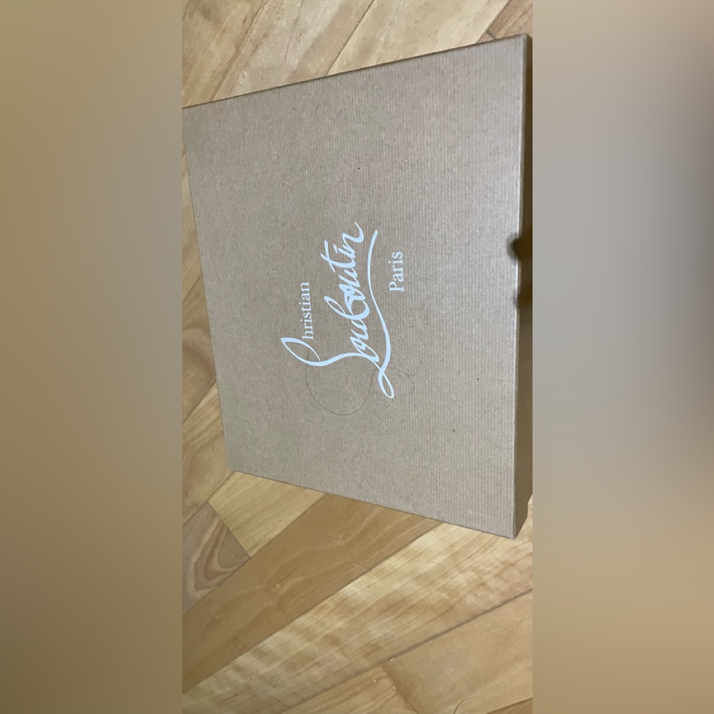 Lb Show Box